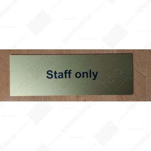 Табличка Staff only  з пластику - фото на двери